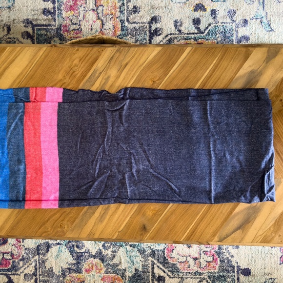 Gap multi-colored Modal & Acrylic Scarf - Picture 2 of 3